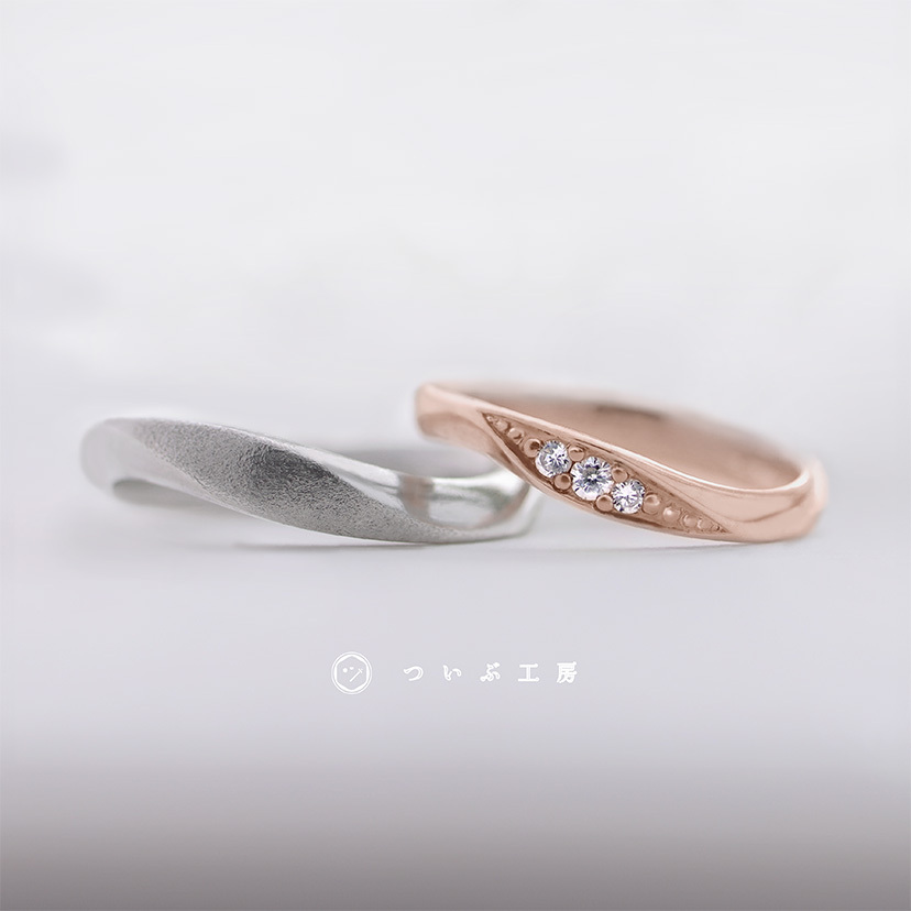 ウェーブラインがエレガントな結婚指輪