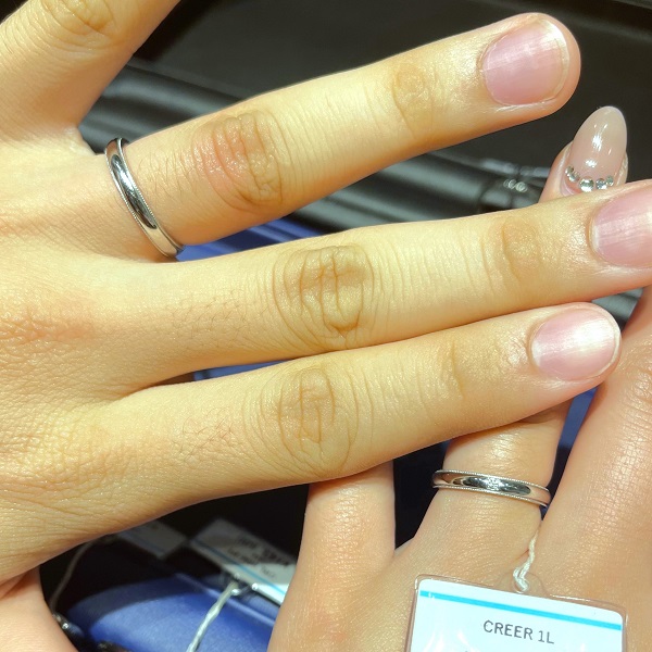 銀座ダイヤモンドシライシ 名古屋ユニモール店_試着写真（結婚指輪・婚約指輪）