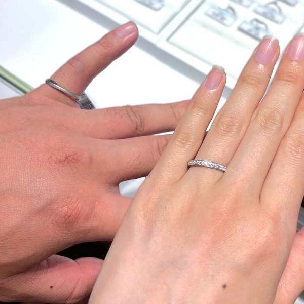 銀座ダイヤモンドシライシ 博多マルイ店_試着写真（結婚指輪・婚約指輪）