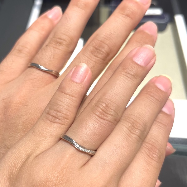 銀座ダイヤモンドシライシ 大阪店_試着写真（結婚指輪・婚約指輪）