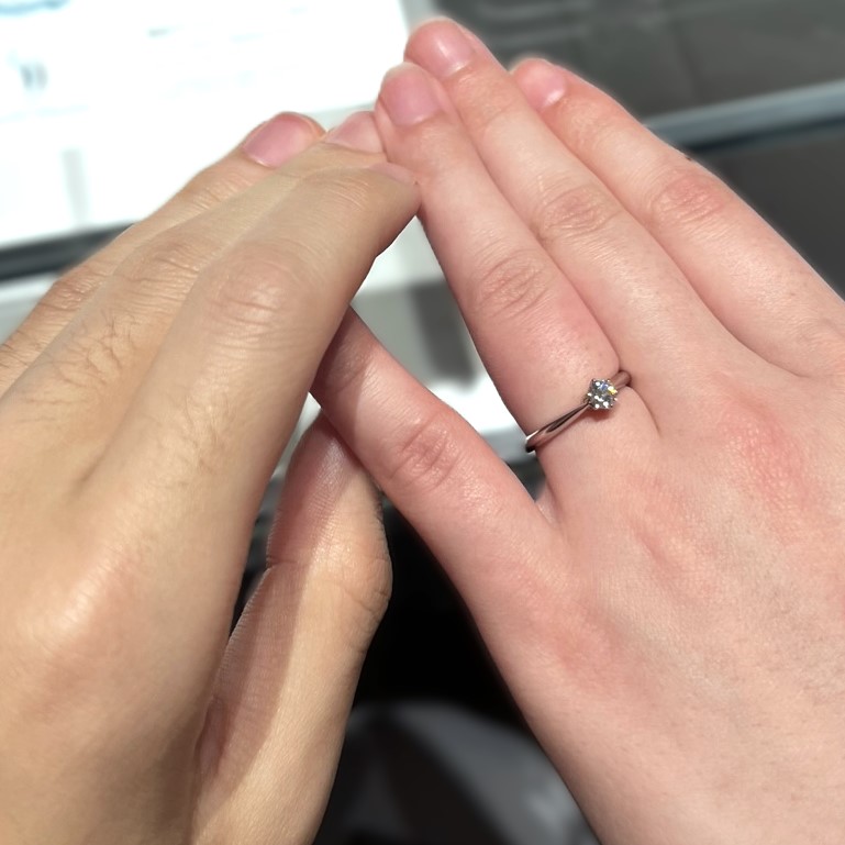 銀座ダイヤモンドシライシ 新宿本店_試着写真（結婚指輪・婚約指輪）