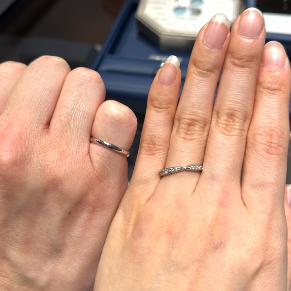 銀座ダイヤモンドシライシ 銀座本店_試着写真（結婚指輪・婚約指輪）