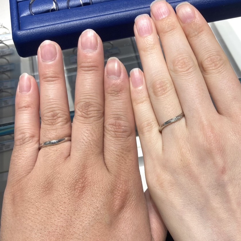 銀座ダイヤモンドシライシ 名古屋ユニモール店_試着写真（結婚指輪・婚約指輪）