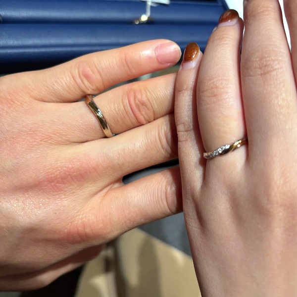 銀座ダイヤモンドシライシ 新宿本店_試着写真（結婚指輪・婚約指輪）