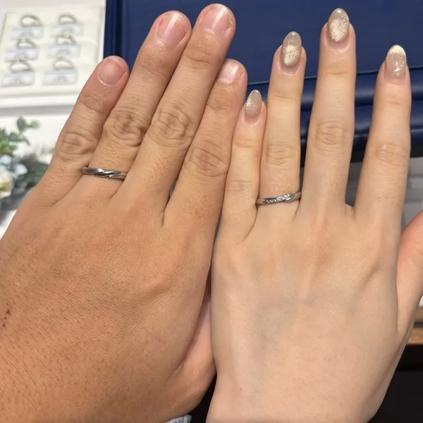 銀座ダイヤモンドシライシ アミュプラザ鹿児島店_試着写真（結婚指輪・婚約指輪）