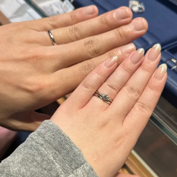 銀座ダイヤモンドシライシ 銀座本店_試着写真（結婚指輪・婚約指輪）