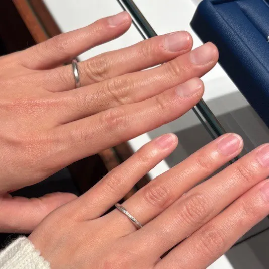 銀座ダイヤモンドシライシ 銀座並木通り本店_試着写真（結婚指輪・婚約指輪）