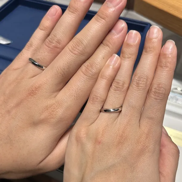 銀座ダイヤモンドシライシ 銀座並木通り本店_試着写真（結婚指輪・婚約指輪）