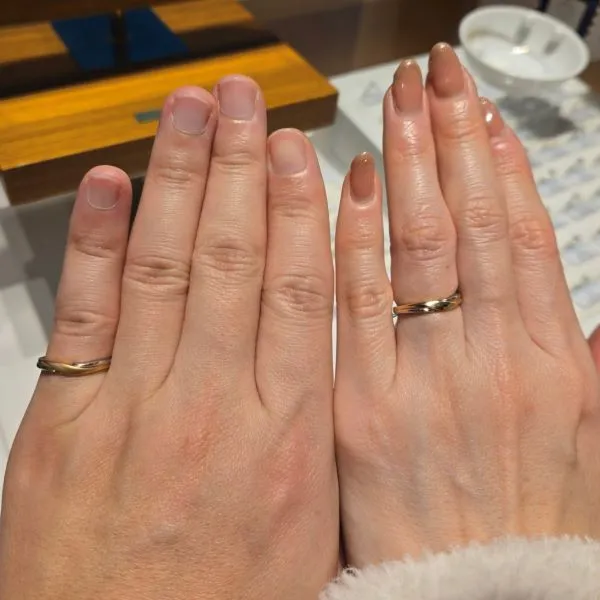 銀座ダイヤモンドシライシ ららぽーと沼津店_試着写真（結婚指輪・婚約指輪）