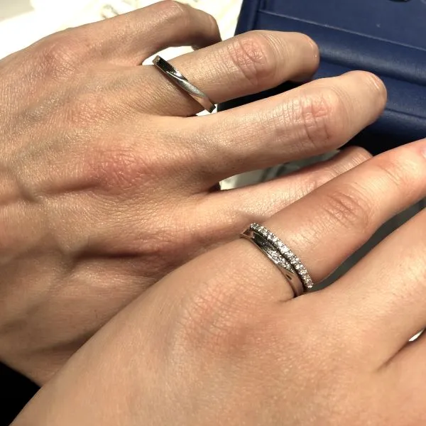 銀座ダイヤモンドシライシ 神戸三宮店_試着写真（結婚指輪・婚約指輪）
