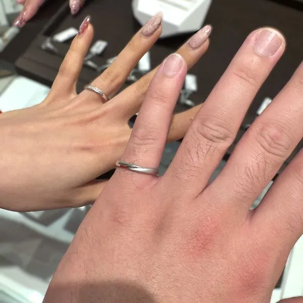 ビジュピコ 名古屋栄店_試着写真（結婚指輪・婚約指輪）
