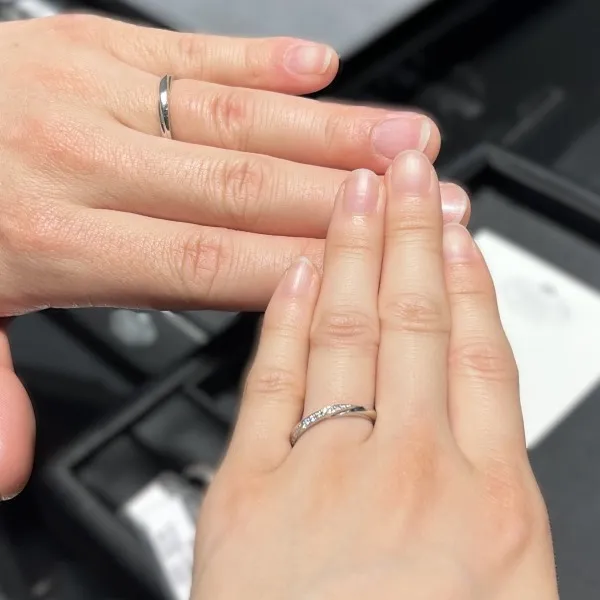エクセルコ ダイヤモンド 横浜ランドマークプラザ店_試着写真（結婚指輪・婚約指輪）
