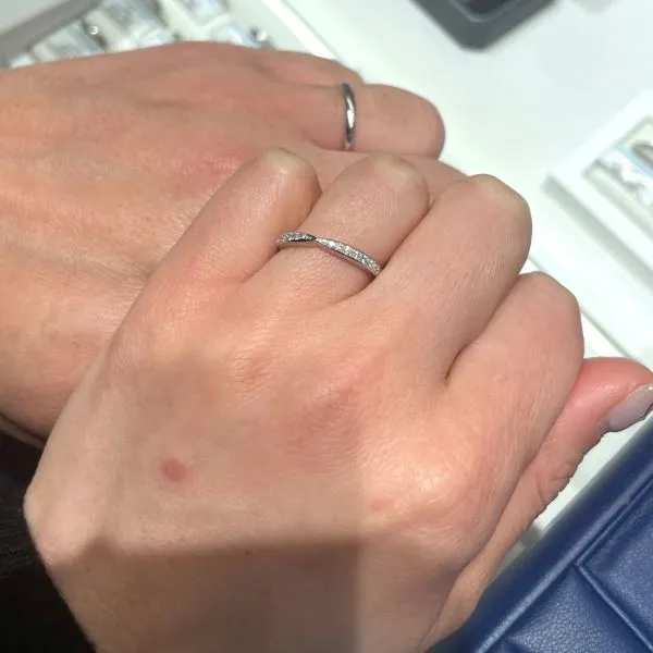 エクセルコ ダイヤモンド 岡山店_試着写真（結婚指輪・婚約指輪）
