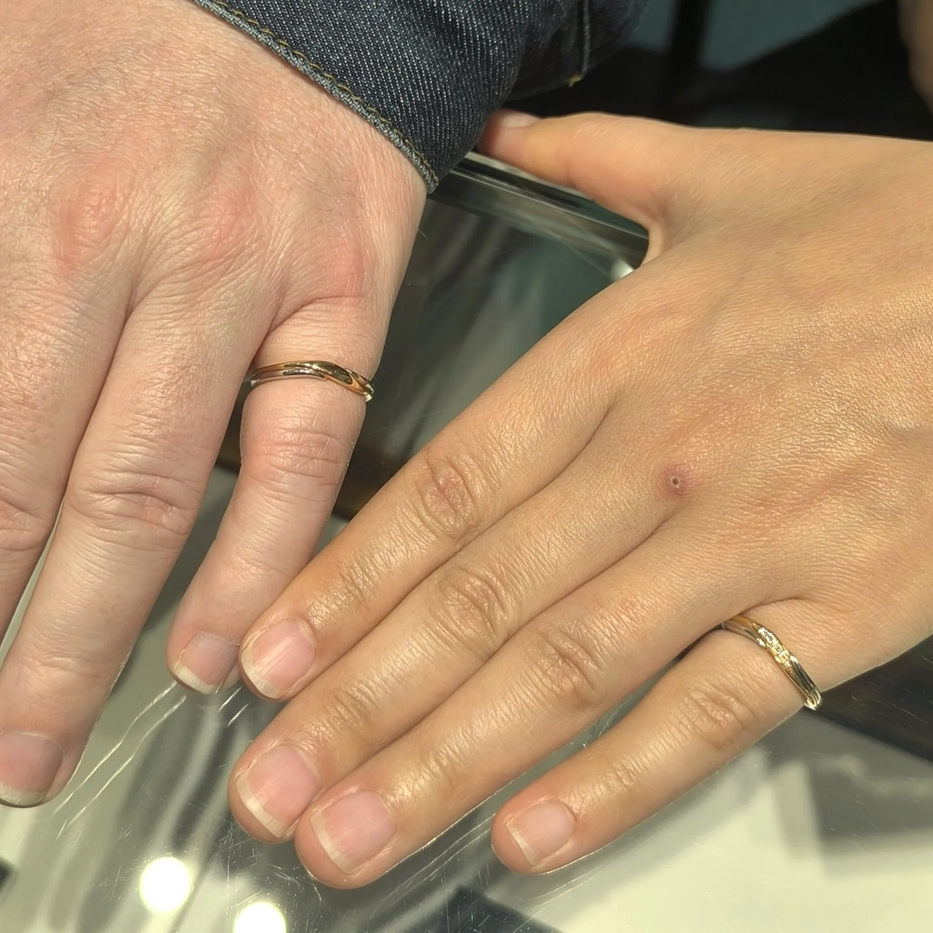 銀座ダイヤモンドシライシ 草津エイスクエア店_試着写真（結婚指輪・婚約指輪）