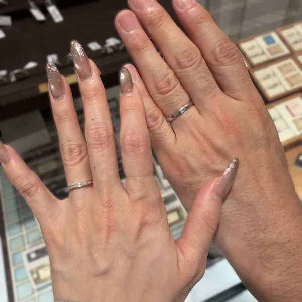 ビジュピコ大阪_結婚指輪・婚約指輪試着写真