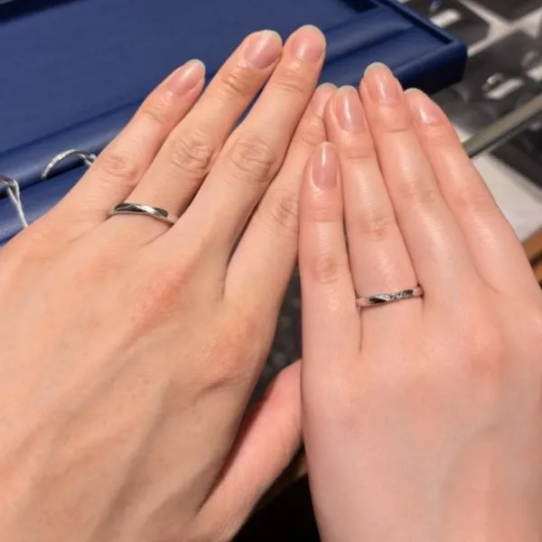銀座ダイヤモンドシライシ 札幌時計台店_結婚指輪・婚約指輪試着写真