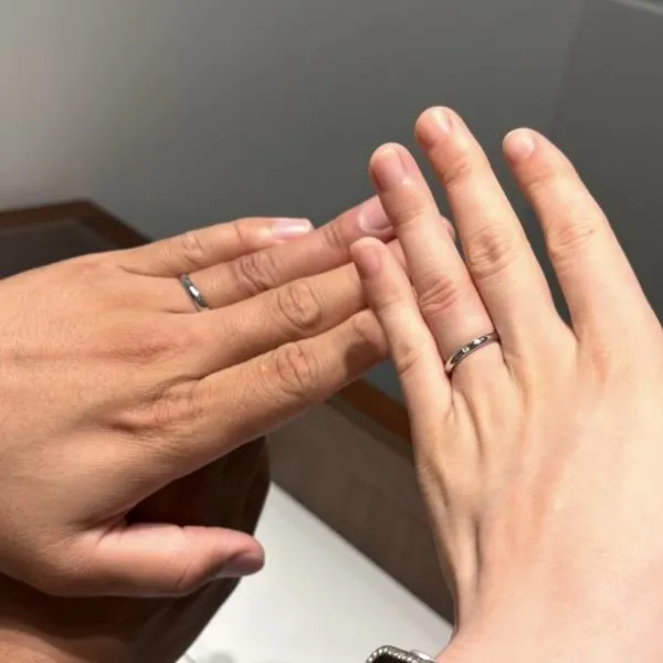 銀座ダイヤモンドシライシ 銀座並木通り本店_結婚指輪・婚約指輪試着写真