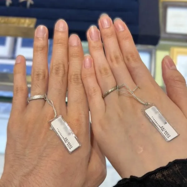 ビジュピコ札幌_結婚指輪・婚約指輪試着写真
