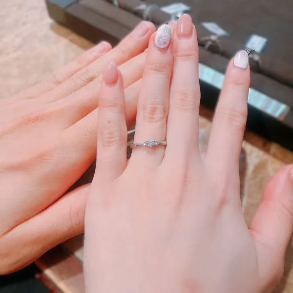 ビジュピコ大阪店_結婚指輪・婚約指輪試着写真
