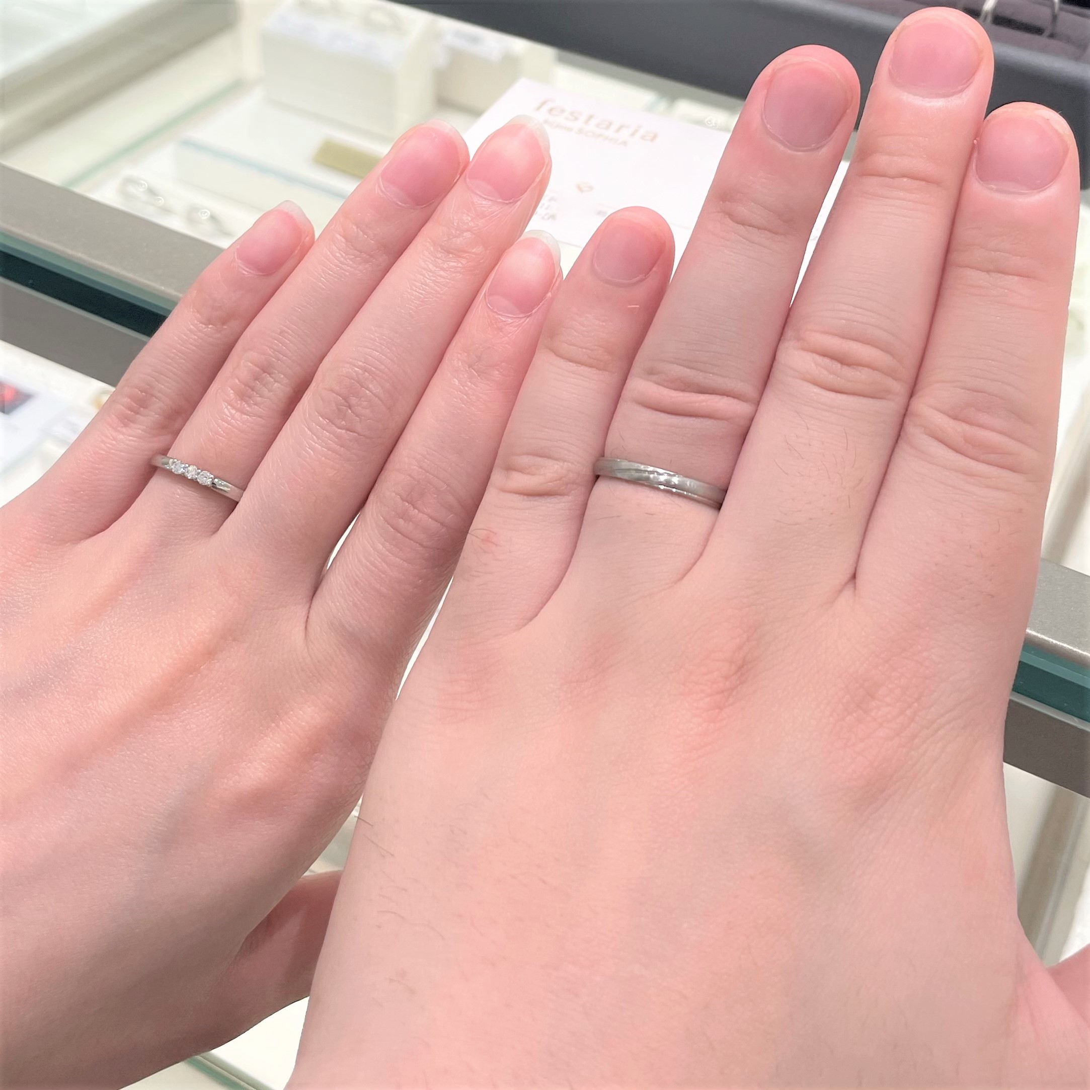 銀座ダイヤモンドシライシ 四日市ふれあいモール店_試着写真（結婚指輪）